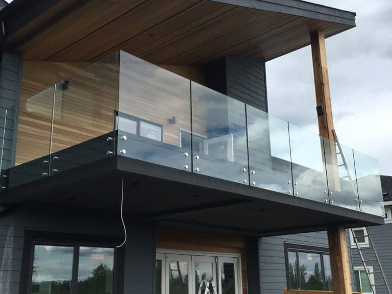 glass balcony railing