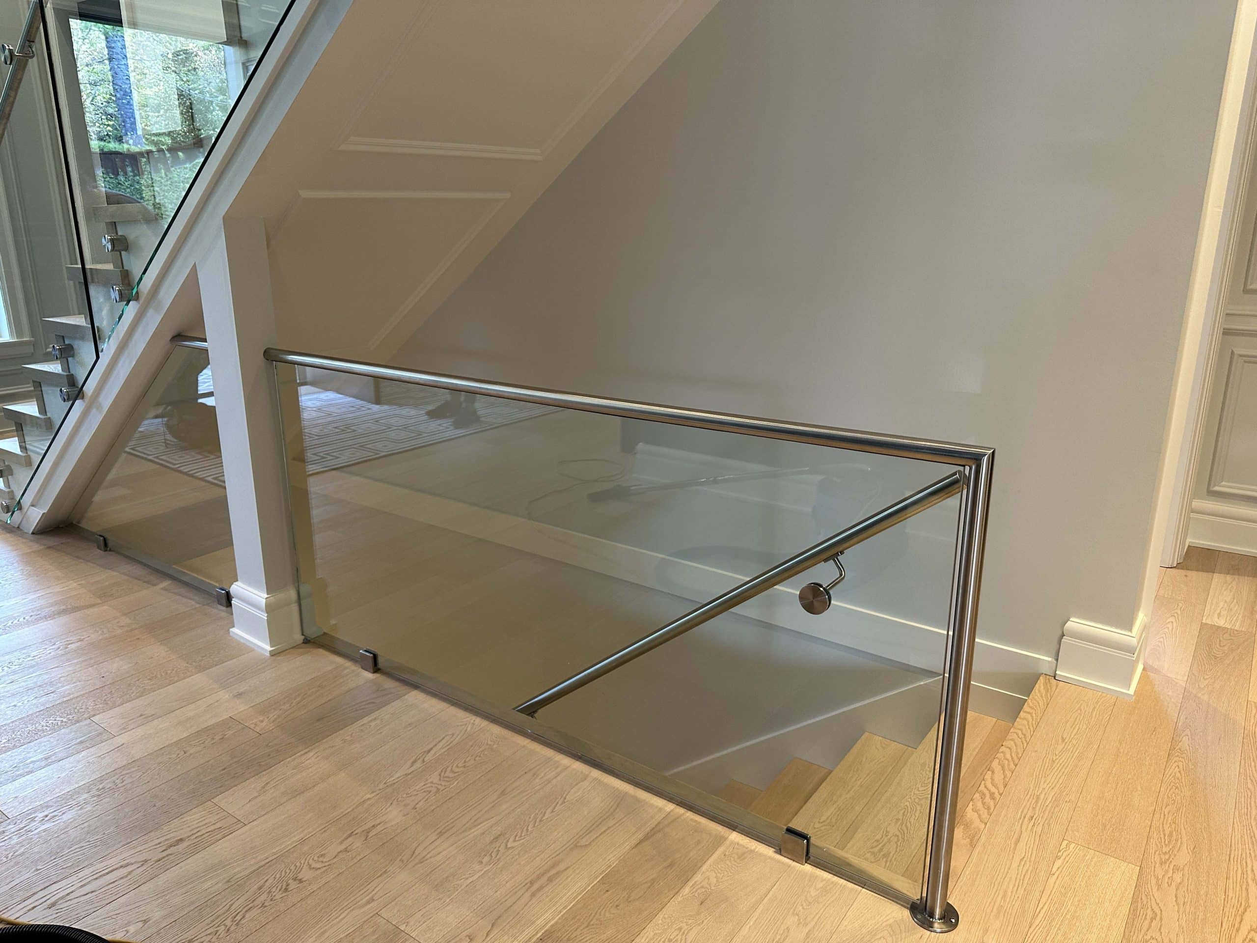 Glass railing and stairs in a modern house, providing a sleek and transparent aesthetic.