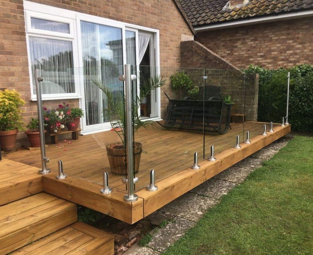 7 Reasons to Consider Glass Railings for Your Deck or Patio